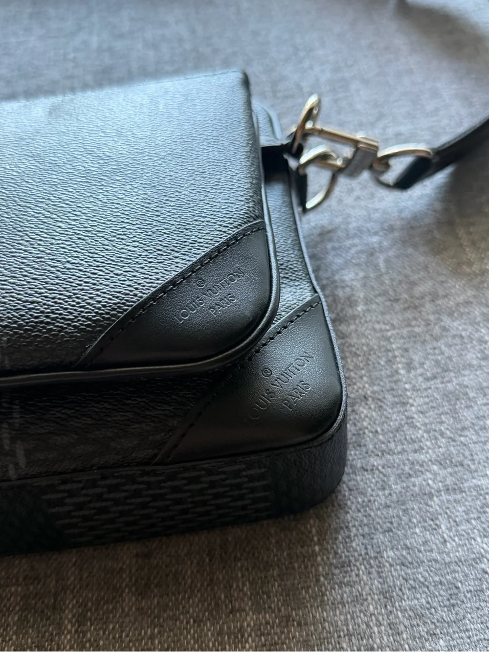 Louis Vuitton compact louis